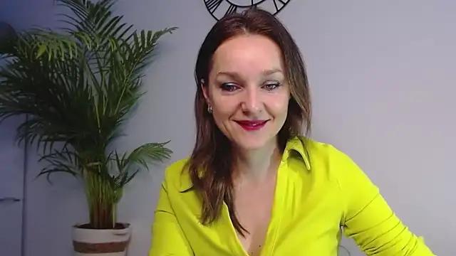 AliciaDesire from StripChat is Freechat