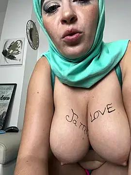 jamilaross from StripChat is Freechat