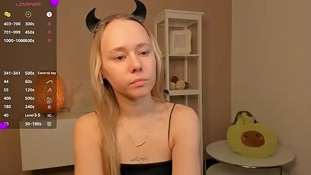 KatieGingell from StripChat is Freechat