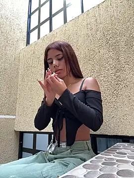 Laura-Khalifa from StripChat is Freechat