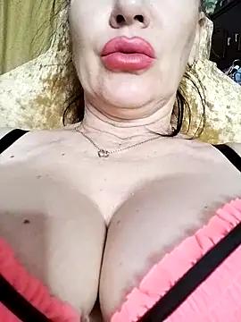 lindaledi2 from StripChat is Freechat