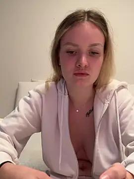 mariemelissah from StripChat is Freechat