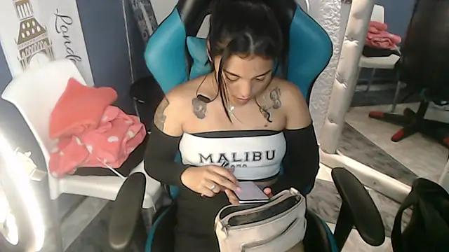 MartinaFonse from StripChat is Freechat