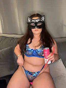 MaskedMollyxo from StripChat is Freechat