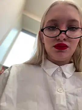 Milkyy_wway from StripChat is Freechat