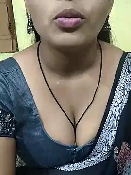 sonaaqueen from StripChat is Freechat