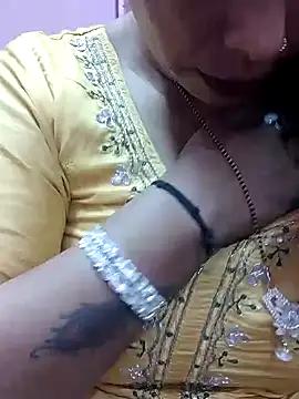 Urmila_bhabhii from StripChat is Freechat